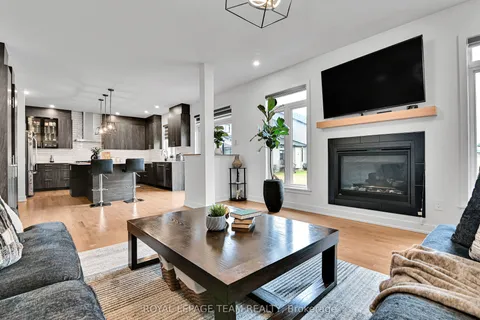 202 Zinnia Way, Blossom Park - Airport and Area, ON K4M 0L4