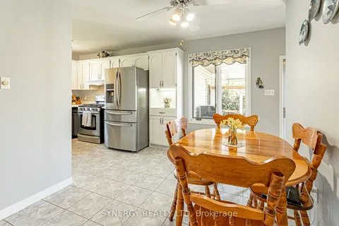 16 Parkview Drive, Strathroy-Caradoc, ON N7G 4A1