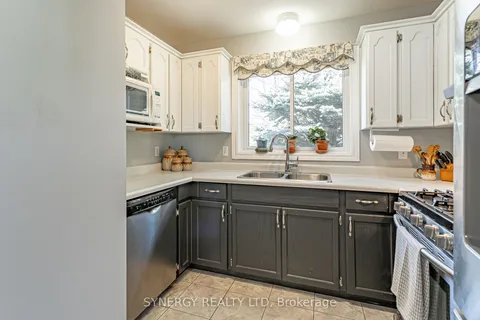 16 Parkview Drive, Strathroy-Caradoc, ON N7G 4A1