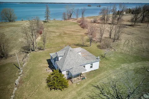 10 Front Road, Loyalist, ON K0H 2S0