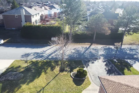4 BALDING Crescent, Kanata, ON K2K 2L4