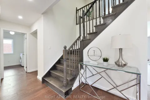 4 BALDING Crescent, Kanata, ON K2K 2L4
