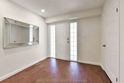 4 BALDING Crescent, Kanata, ON K2K 2L4