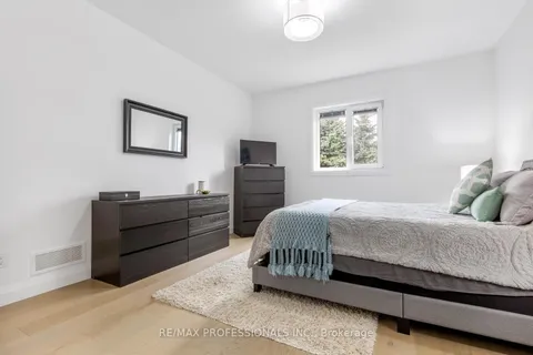 20 Alexander Circle, Strathroy-Caradoc, ON N7G 0B4