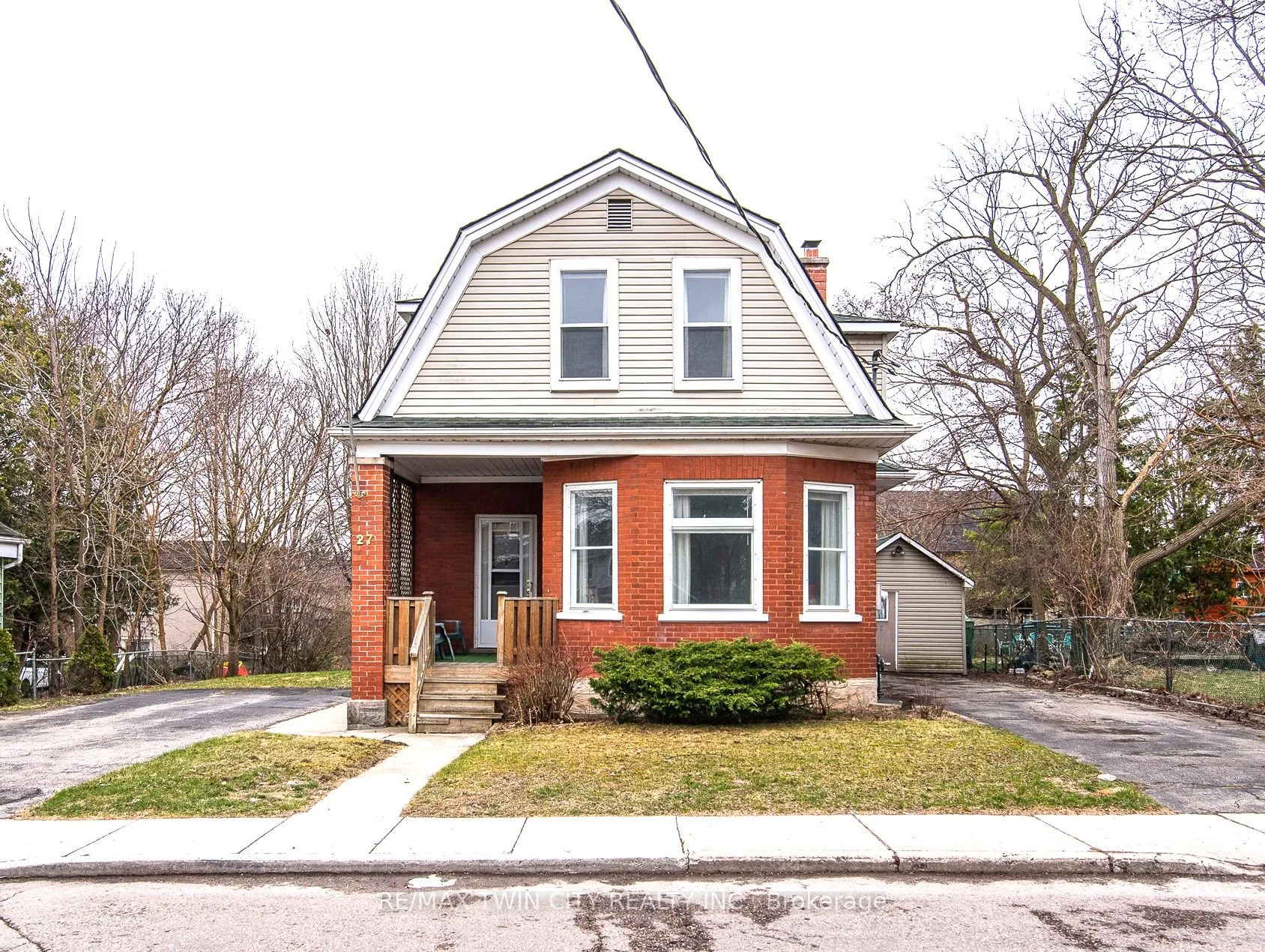 27 Noecker Street, Waterloo, ON N2J 2R5