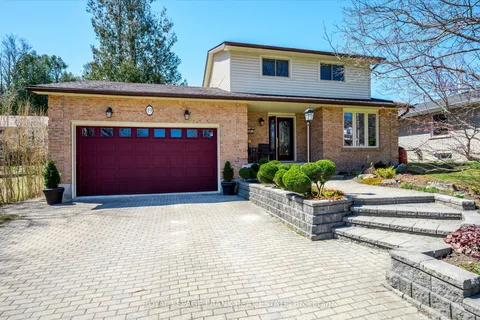 19 Wallis Drive, Peterborough West, ON K9J 6B8