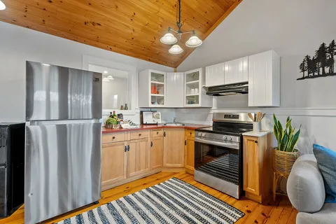 1048 Longline Lake Road, Lake of Bays, ON P0B 1A0