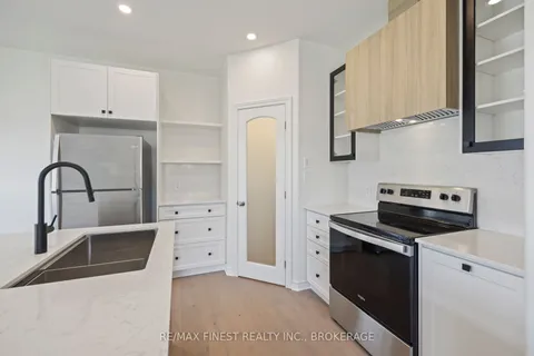 215 HERITAGE PARK Drive, Greater Napanee, ON K7R 3Y1