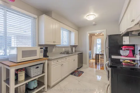 7 Ameer Drive, St. Catharines, ON L2N 3S9