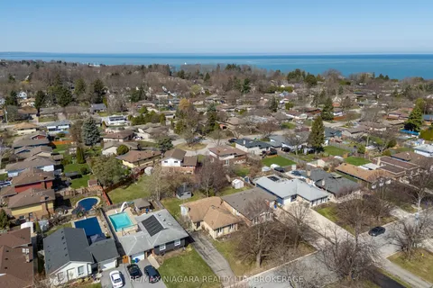 7 Ameer Drive, St. Catharines, ON L2N 3S9