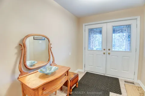 17 Arbuckle Crescent, South of Baseline to Knoxdale, ON K2G 5H1