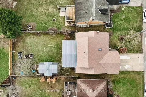 689 21st A Avenue, Hanover, ON N4N 3M2