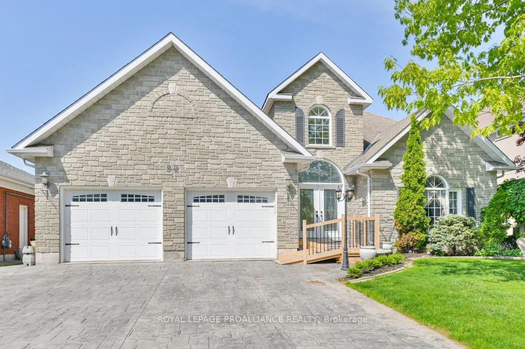 39 Grosvenor Drive, Belleville, ON K8P 5K3