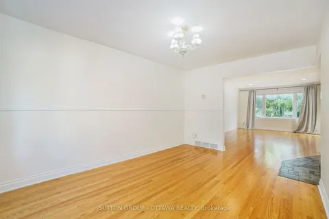 1071 Aldea Avenue, Billings Bridge - Riverside Park and Area, ON K1H 8B8
