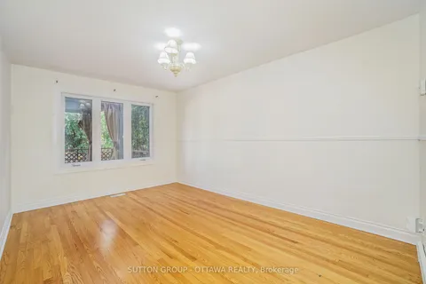 1071 Aldea Avenue, Billings Bridge - Riverside Park and Area, ON K1H 8B8