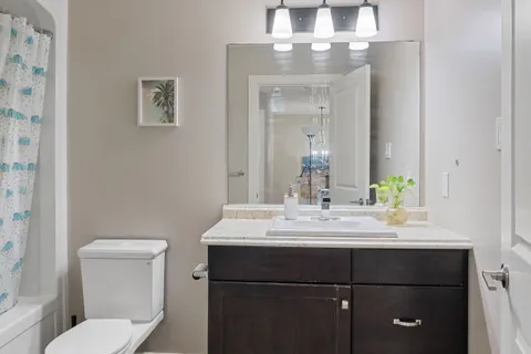 25 Queensway Drive, Strathroy-Caradoc, ON N7G 4M2