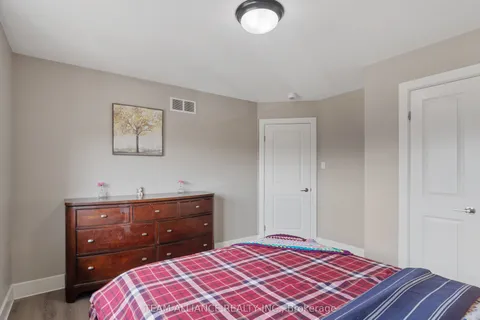 25 Queensway Drive, Strathroy-Caradoc, ON N7G 4M2