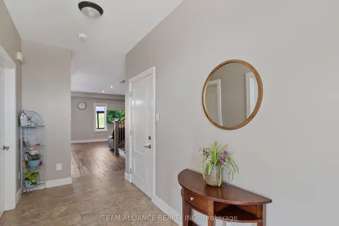 25 Queensway Drive, Strathroy-Caradoc, ON N7G 4M2