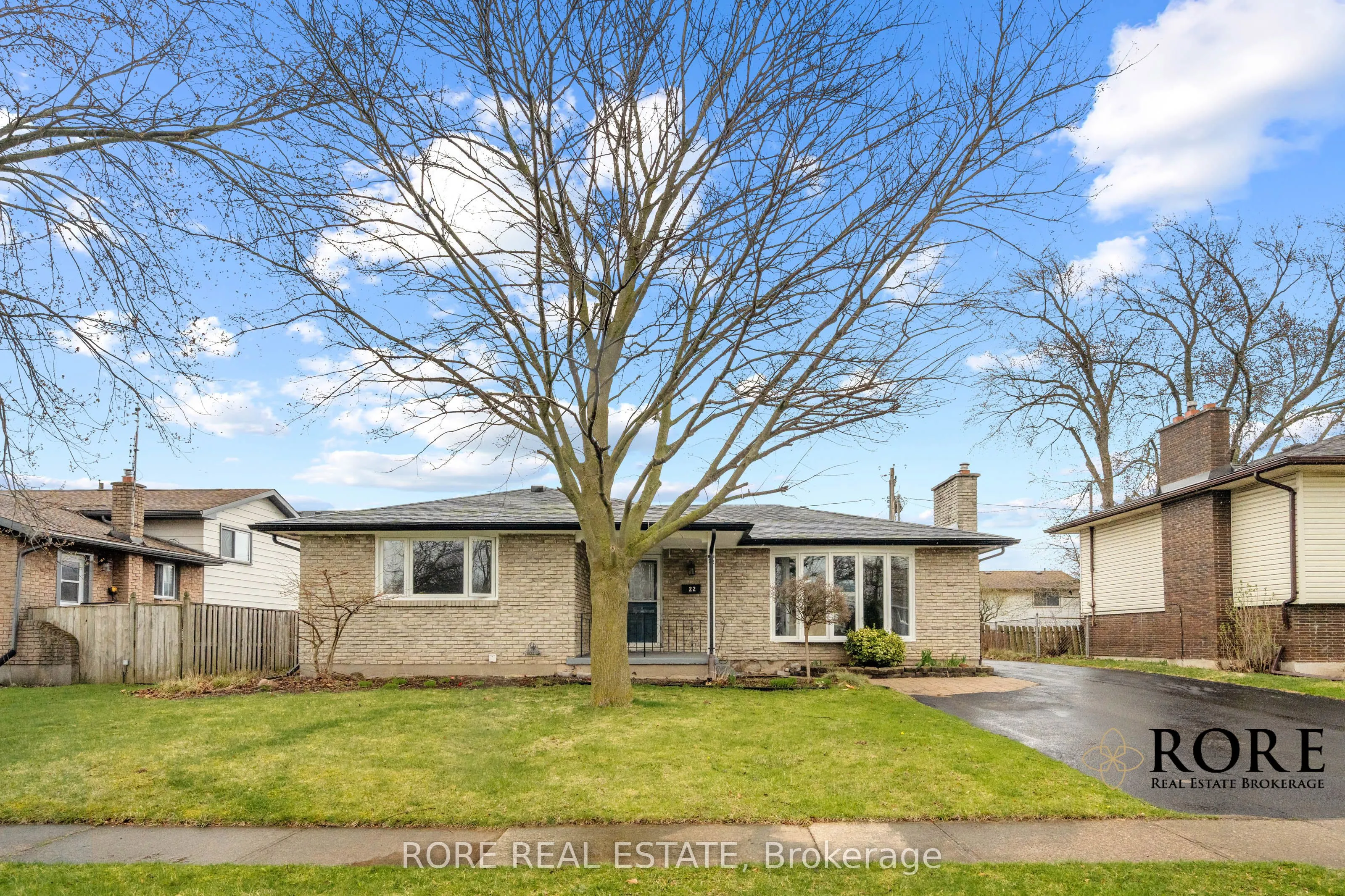 22 Colonial Street, Welland, ON L3C 5W5