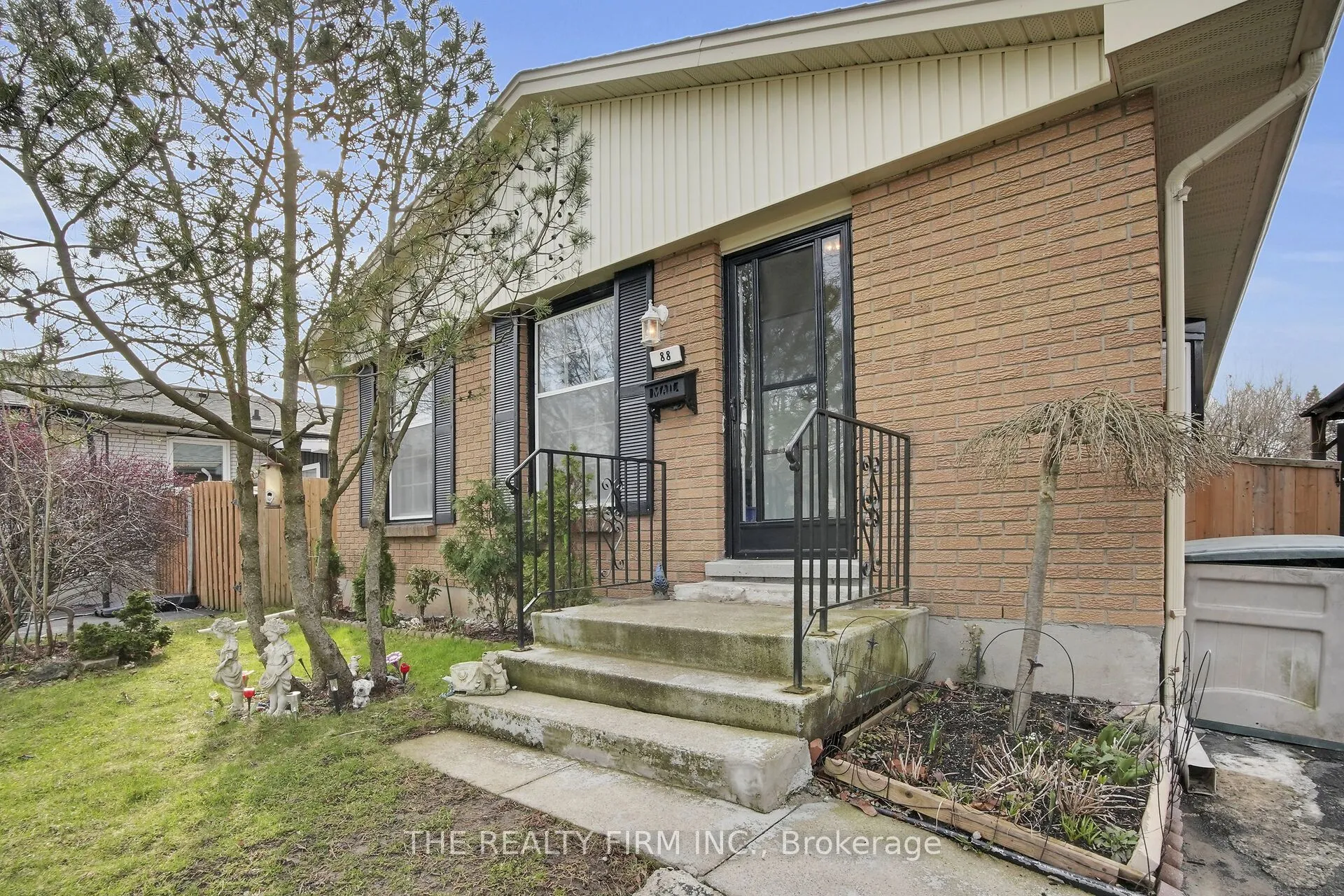 88 Metcalfe Crescent, London South, ON N6E 1H9