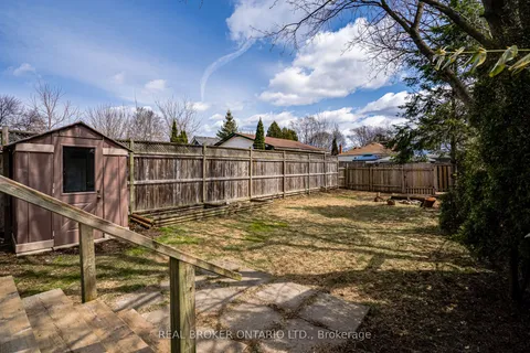 77 East 24th Street, Hamilton, ON L8V 2X9
