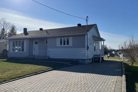 614 Montcalm Street, Hawkesbury, ON K6A 1V3
