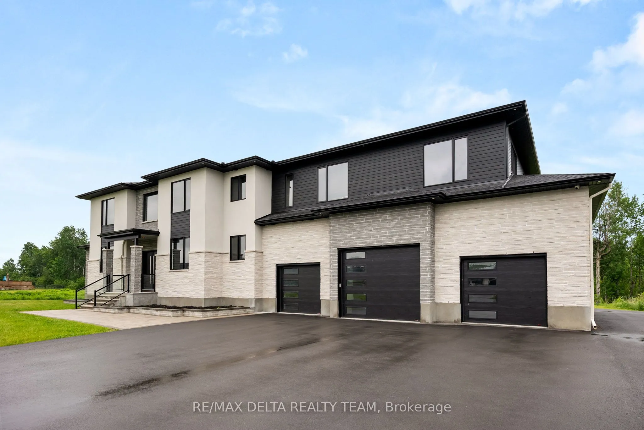 663 Ballycastle Crescent, ON K1X 0A3