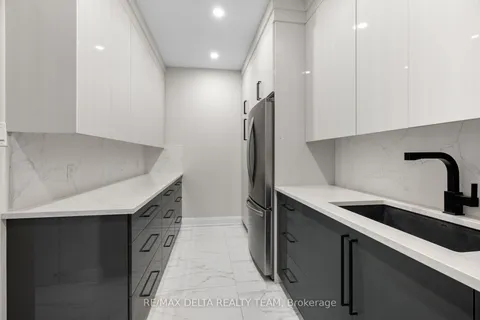 663 Ballycastle Crescent, ON K1X 0A3