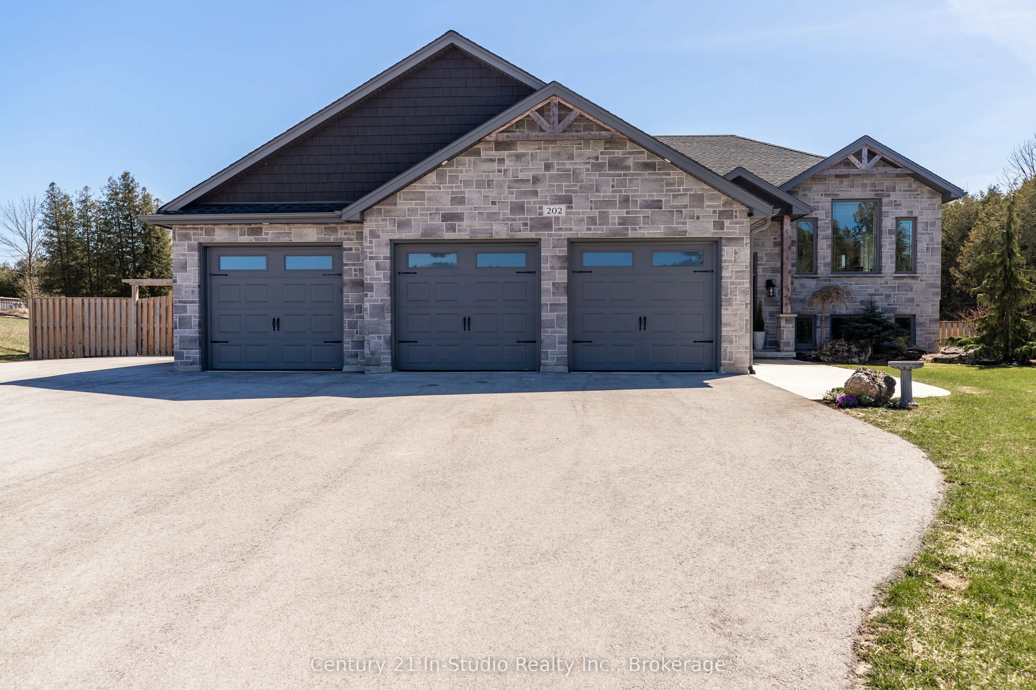 202 Meredith Way, Chatsworth, ON N0H 1G0