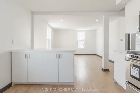 32 Britannia Avenue, Hamilton, ON L8H 1W4