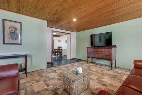 22709 Thames Road, Southwest Middlesex, ON N0L 1A0