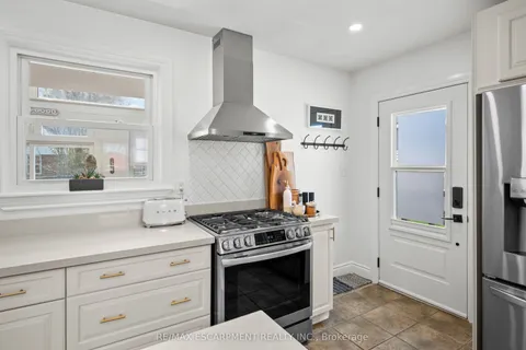 5046 Elizabeth Street, Lincoln, ON L3J 0K7