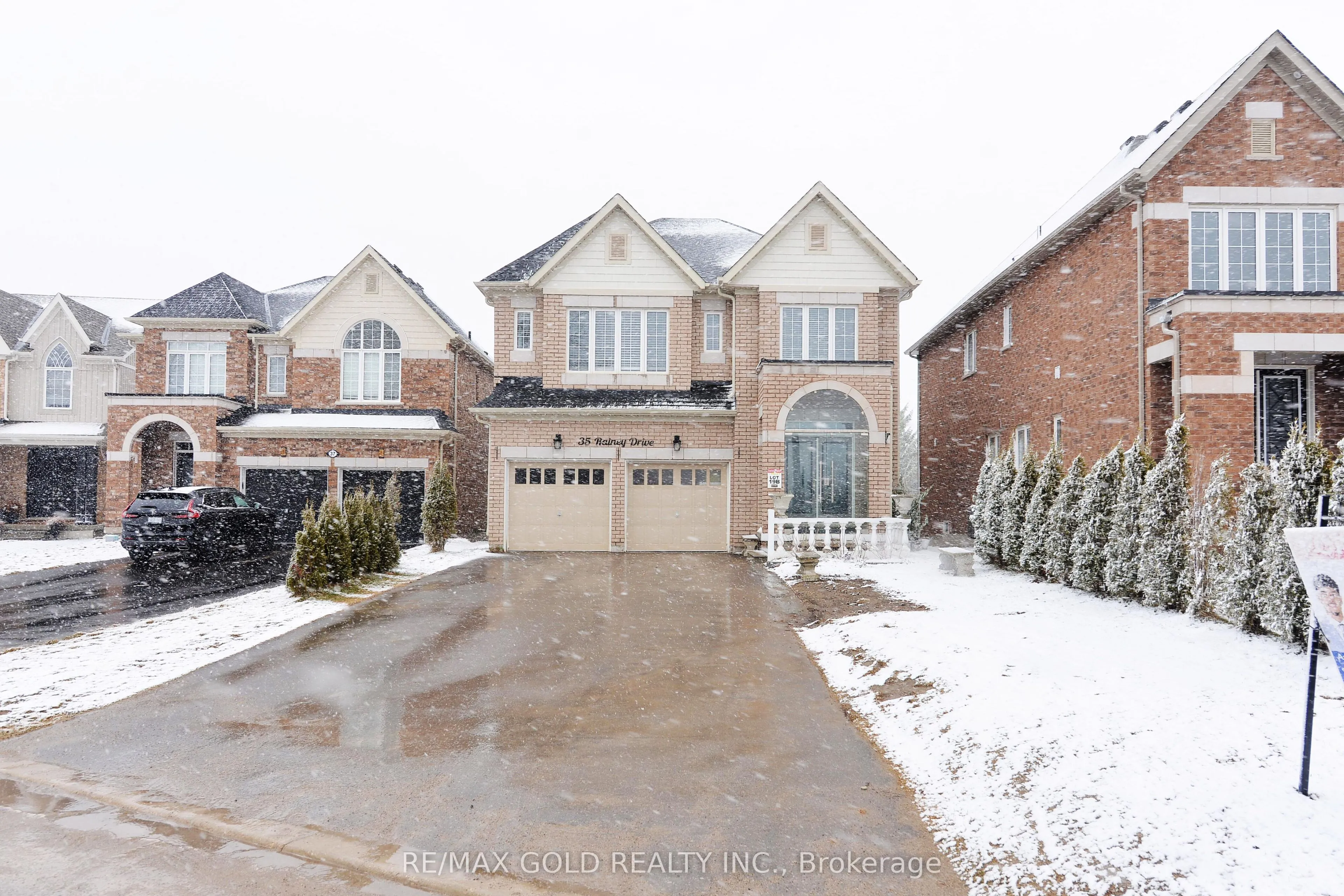 35 Rainey Drive, East Luther Grand Valley, ON L9W 7R5