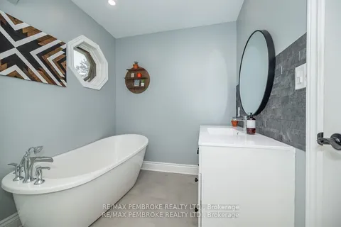 36 Labine Crescent, Petawawa, ON K8H 2J2