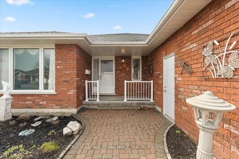 13 Hickory Grove, Belleville, ON K8N 5X6