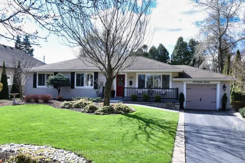 66 Garden Avenue, Hamilton, ON L9G 2J5