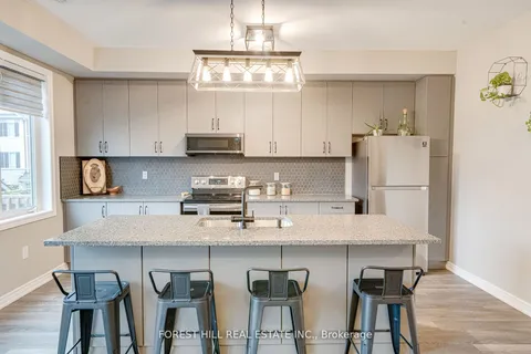 92 Hibiscus Lane, Hamilton, ON L8K 0A4