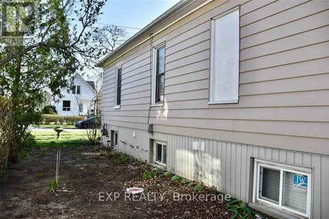 408 Cromwell Street, Sarnia, ON N7T 3Z1