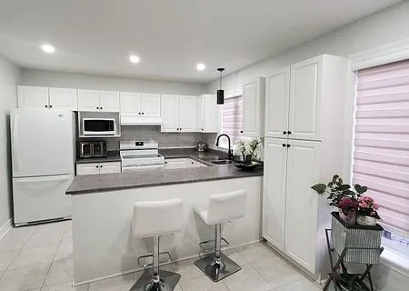 106 Knudson Drive, Kanata, ON K2K 2L5