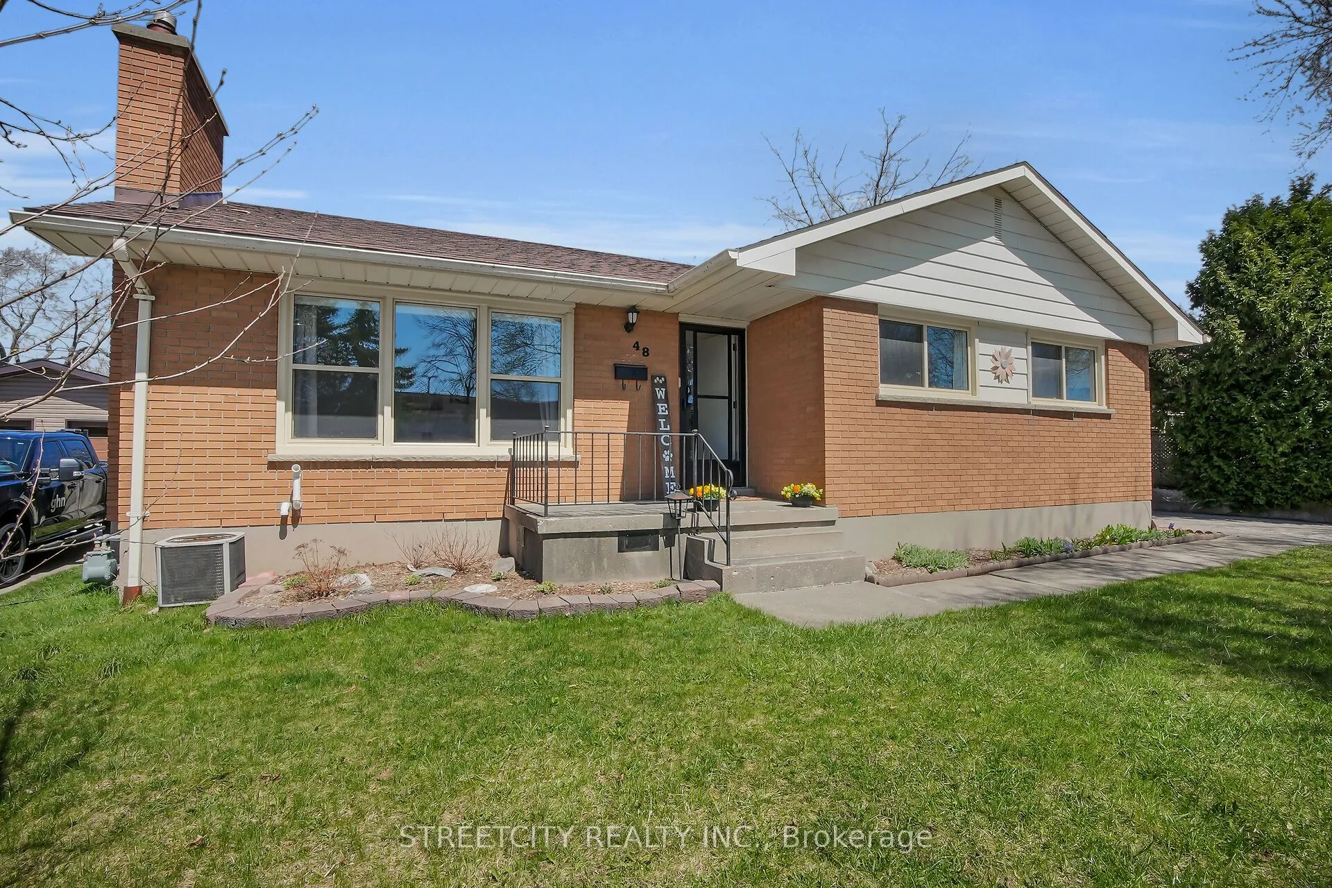48 FRONTENAC Road, London South, ON N5Z 3Y3