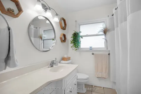48 FRONTENAC Road, London South, ON N5Z 3Y3
