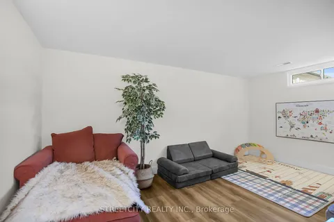 48 FRONTENAC Road, London South, ON N5Z 3Y3