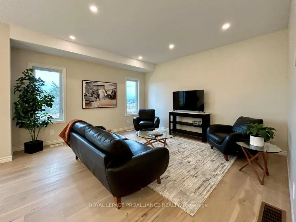 6 Peace River Street, Belleville, ON K8N 0V4