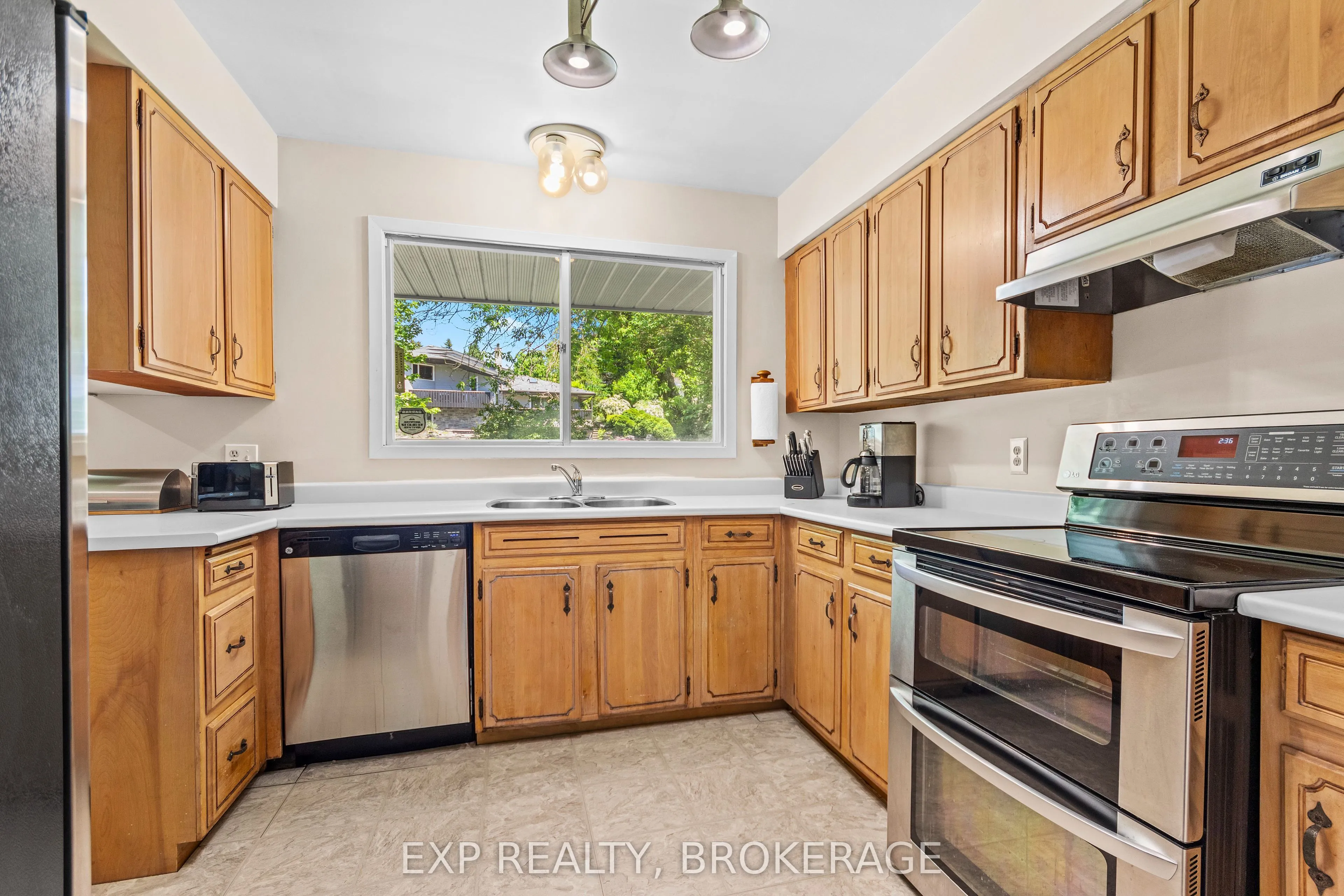 197 FAIRWAY HILL Crescent, Kingston, ON K7M 2V5