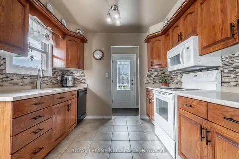 37 Michael Drive, Port Colborne, ON L3K 3C3