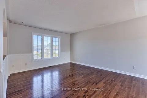 7 Daniel Avenue, Petawawa, ON K8H 3P5
