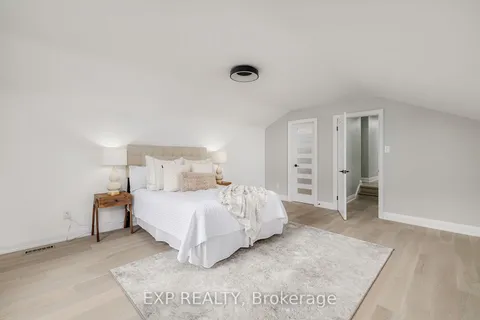 264 Shakespeare Drive, Waterloo, ON N2L 2T6
