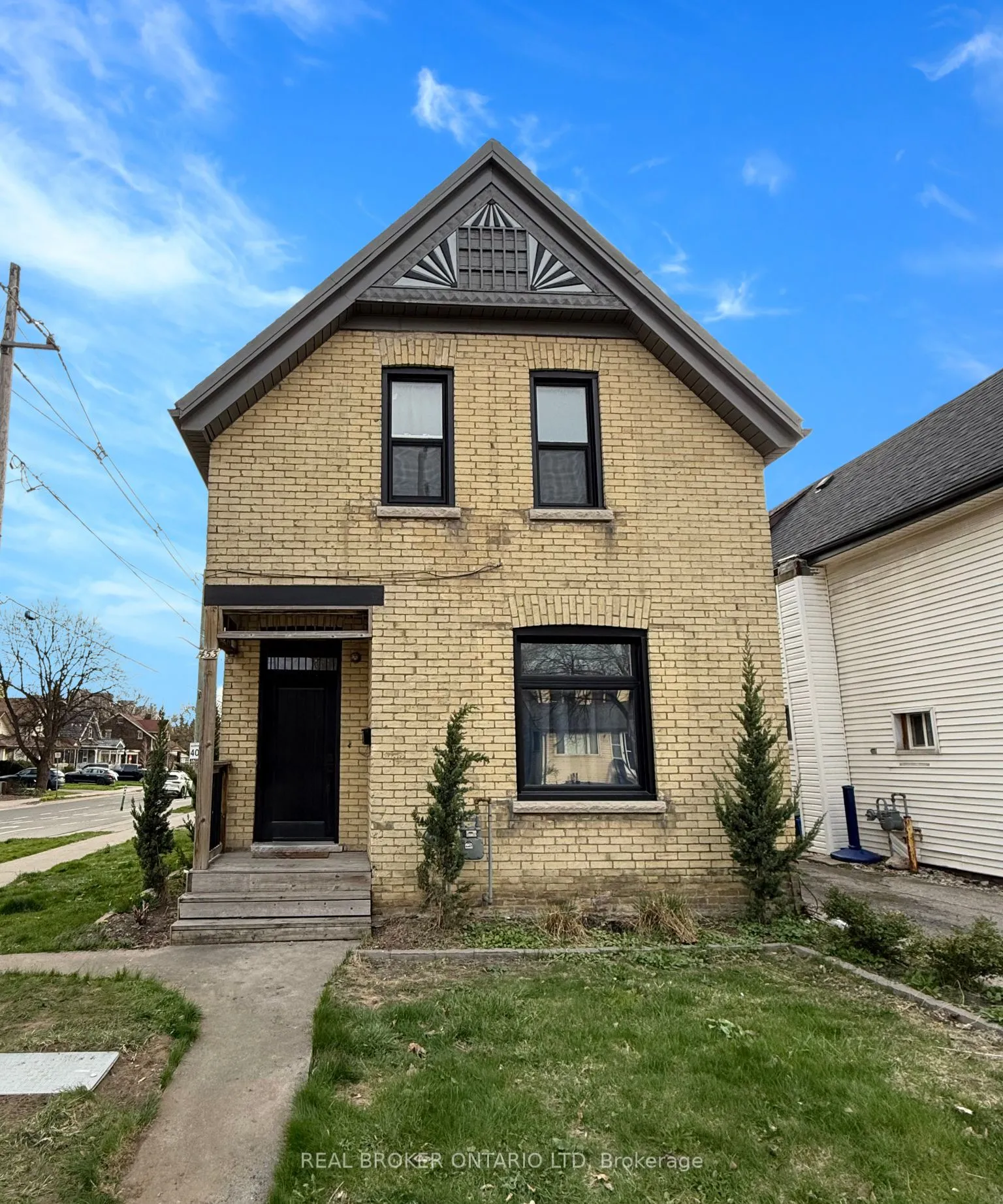 453 Quebec Street, London, ON N5W 3Y4