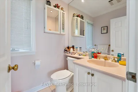 20 Lakeside Drive, Grimsby, ON L3M 2K7