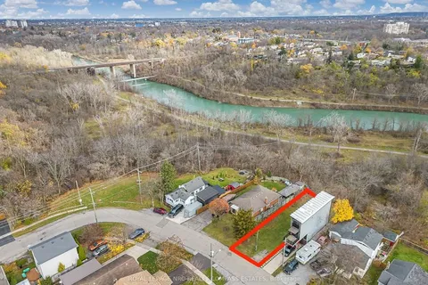 15 Hillview Road, ON L2S 1S1